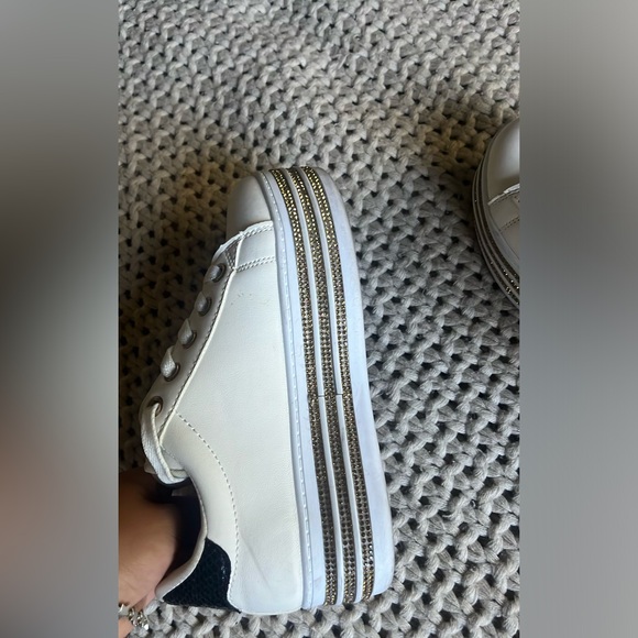 Shoes - Picture 2 of 5